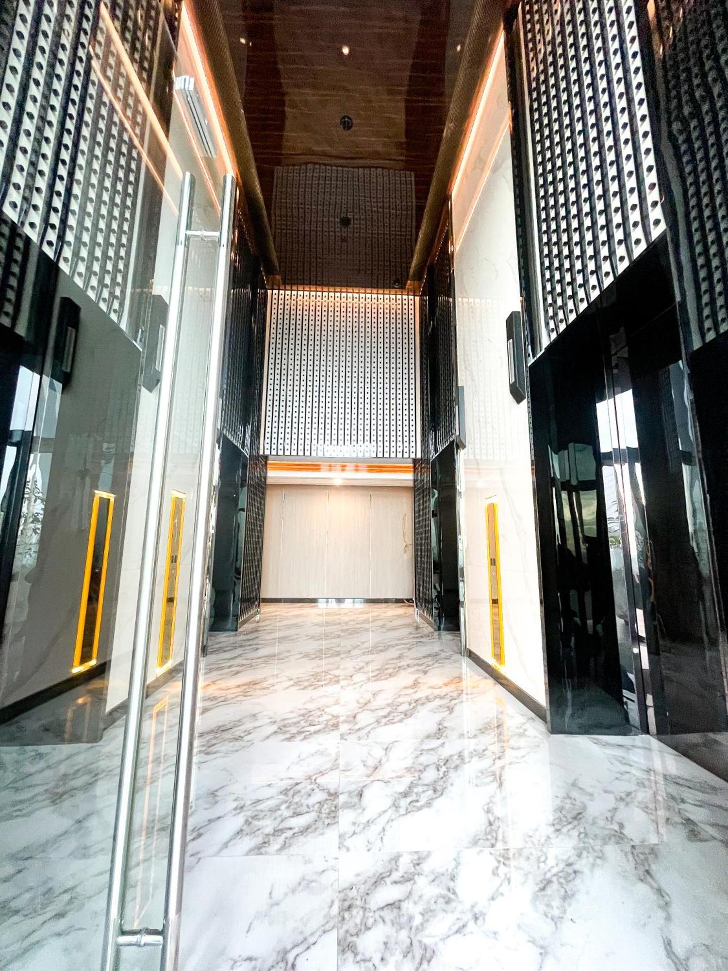 Face Kl Tower Klcc Pavilion By Kimiro クアラルンプール エクステリア 写真
